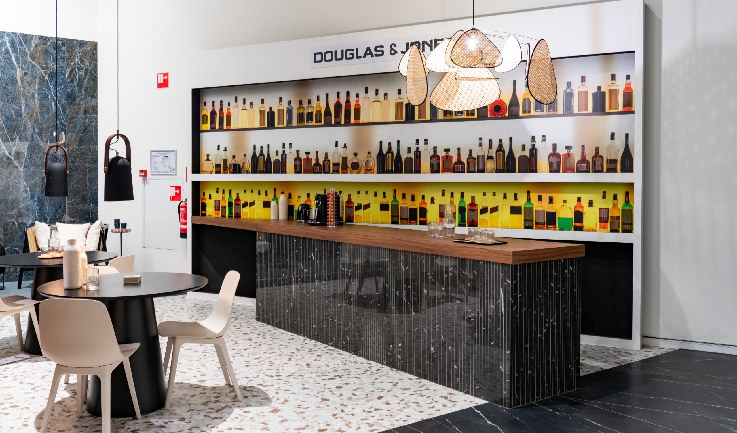 Tegelgroep Nederland - VS Tiles - Douglas & Jones Café Showroom